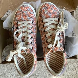 Taos Peach Floral size 7 Z Soul NEW WITH BOX
